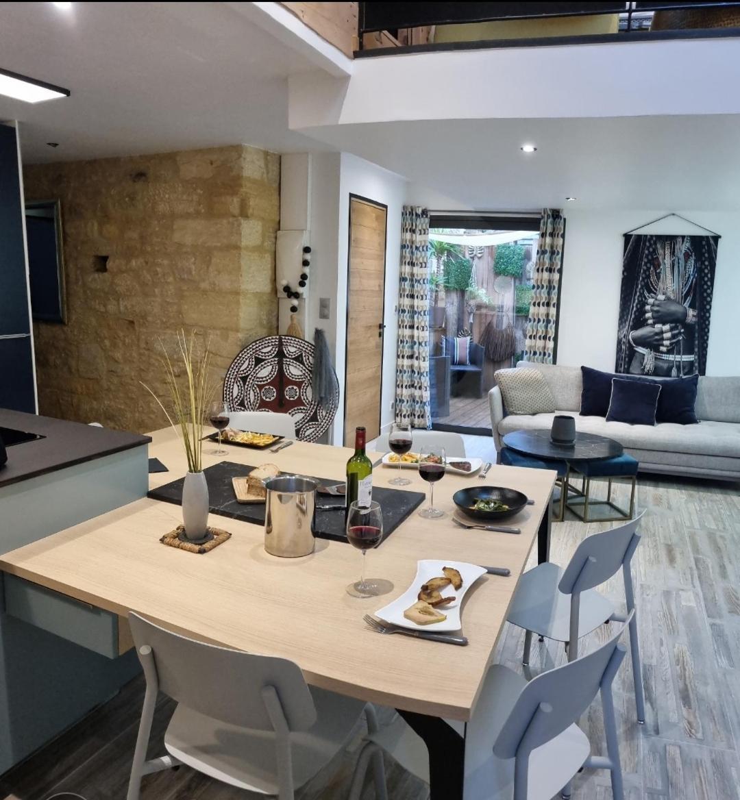 Appartement Avec Terrasse & Parking Sarlat Centre Exteriör bild